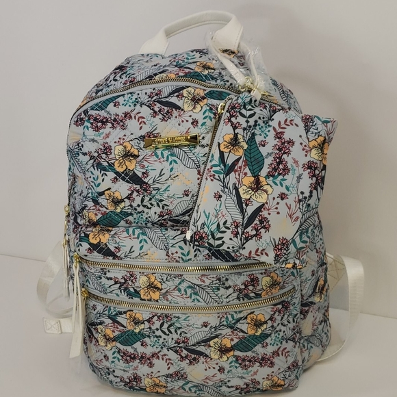 Steve Madden Handbags - Beautiful floral Steve Madden quilted backpack 🌸